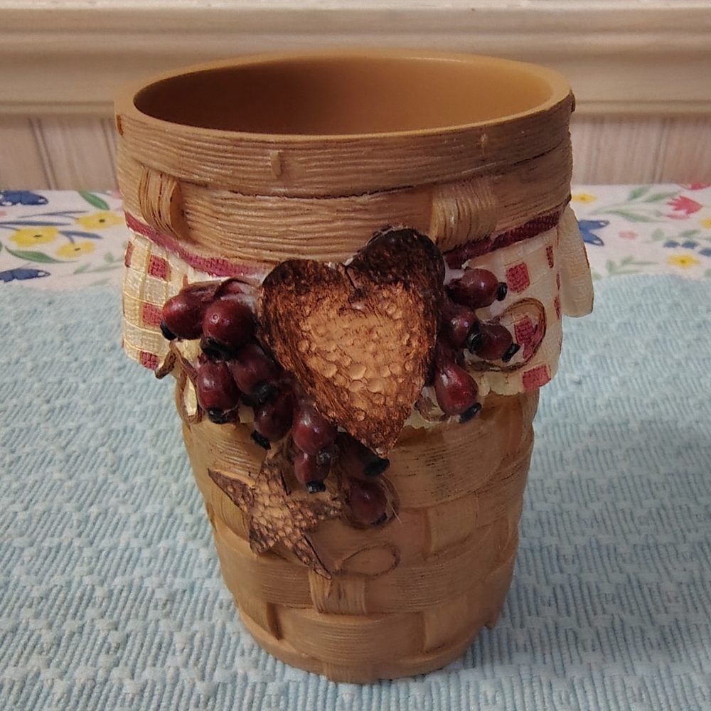 Decorative Tan Woven-Style Heart Accent Tumbler Like New